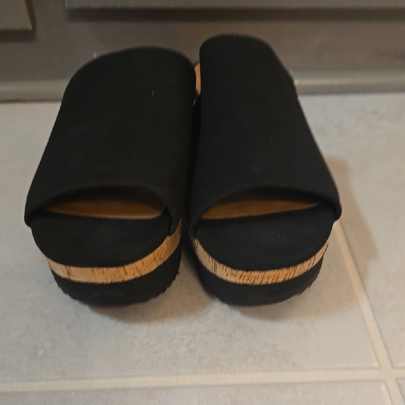 Women's Size 7 Black Platform Sandals, No Boundaries, Slip On - Picture 4 of 5